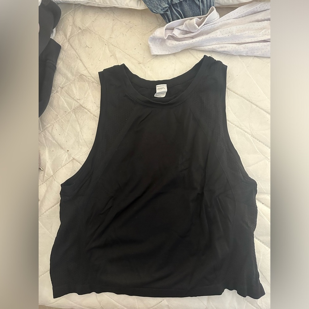 GILLY HICKS SIZE S ATHLETIC TANK BUNDLE BLACK AND WHITE